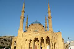 
Also in Place des Martyrs is the impressive Mohammed al-Amin Mosque, which looks like a younger sibling of Istanbul's Blue Mosque, in which former prime minister Rafiq Hariri is buried.
